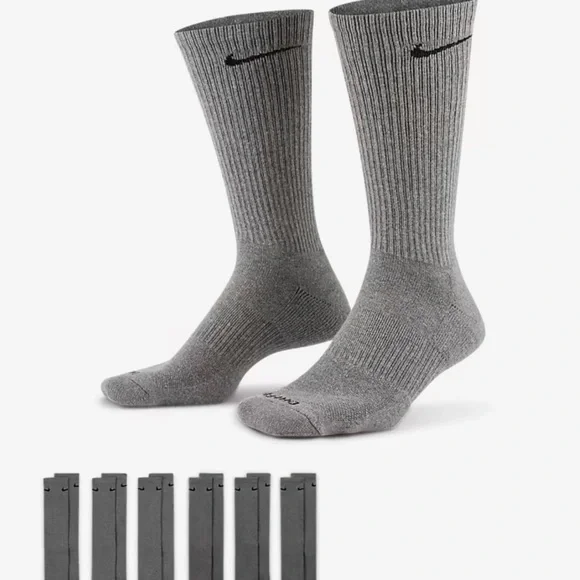 Nike
Training Crew Socks (6 Pairs)
Nike Everyday Cushioned - Picture 1 of 6